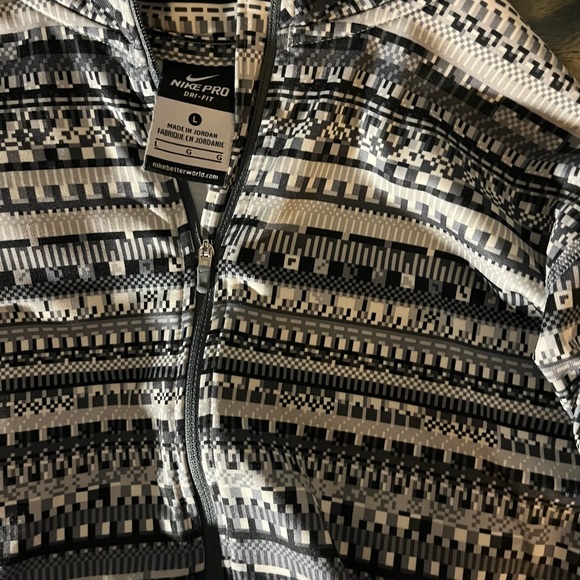 Nike Dri Fit Quarter Zip - Picture 4 of 4